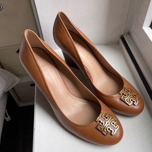 Tory Burch sally closed toe wedge pumps - very lightly worn size 9